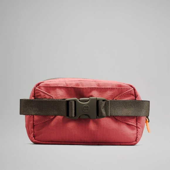 🆕 .7L BRIER ROSE - NWT lululemon mini belt bag - Picture 12 of 15